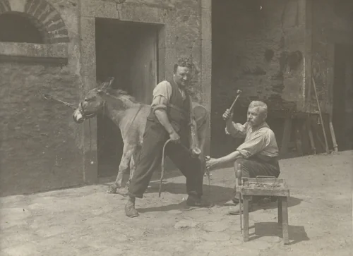 Maréchal-ferrant, Photographie R. Sorin, Parennes by Unidentified Photographer, photograph, 1905