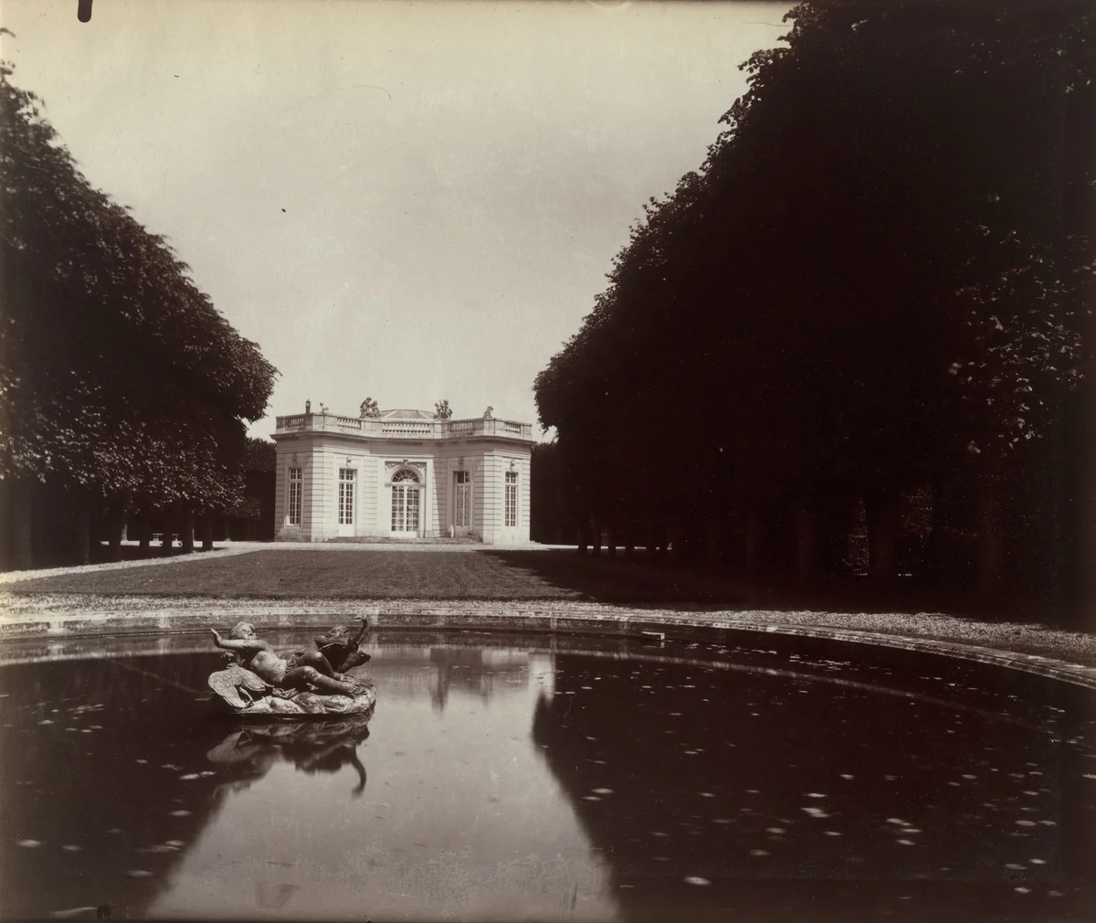 [Petit] Trianon [Pavillon Français] by Eugène Atget, photograph, 1903
