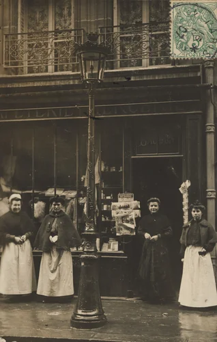Mercerie, Paris by Unidentified Photographer, photograph, 1907