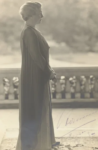 'Keizerin' Hermine van Duitsland by Steiger, photograph, 1937