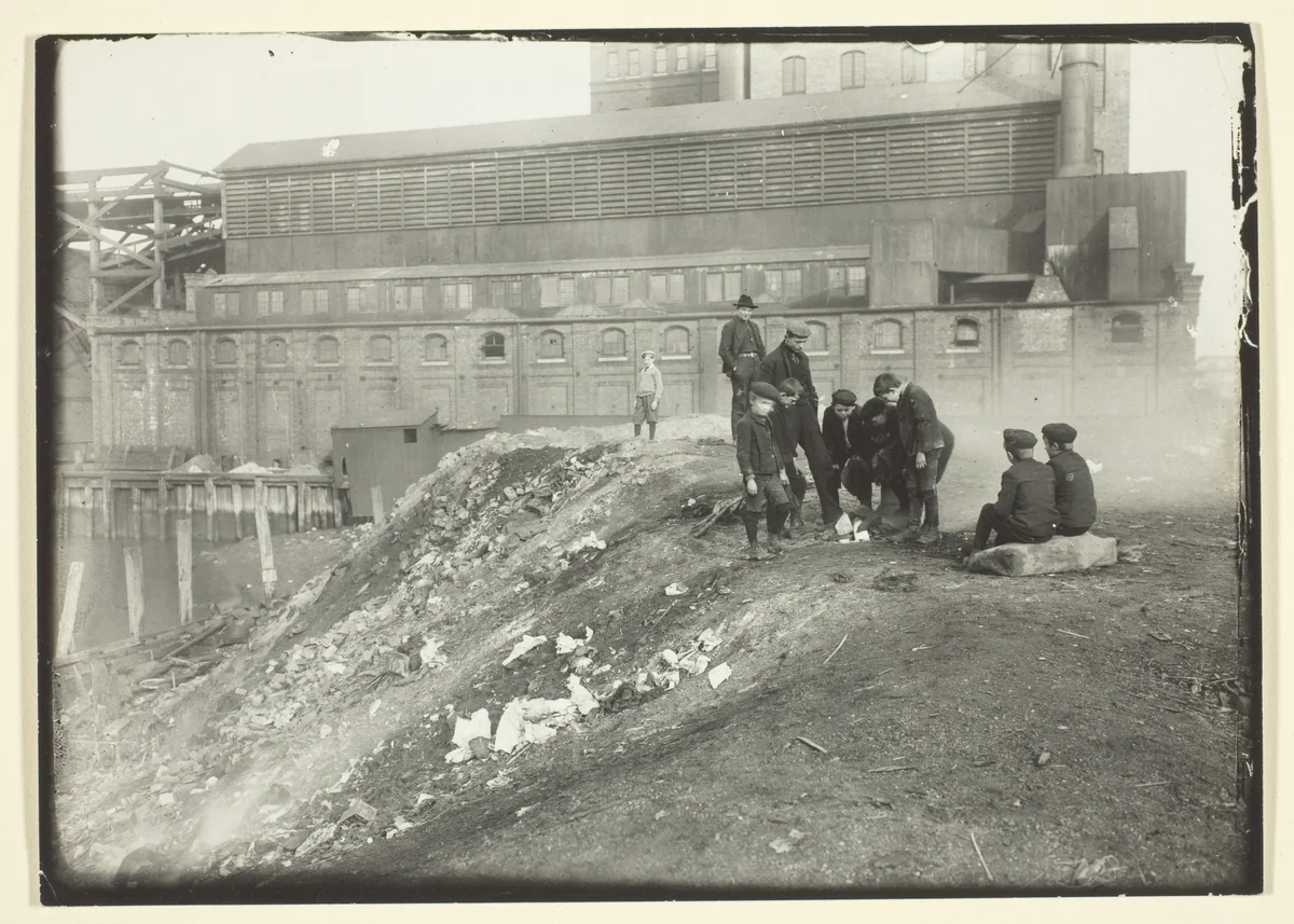 Gang Rendevous, Yonkers by Lewis Wickes Hine, photograph, 1906