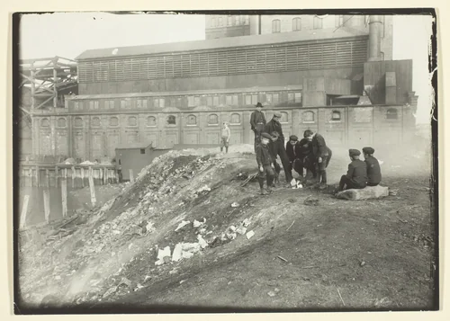 Gang Rendevous, Yonkers by Lewis Wickes Hine, photograph, 1906