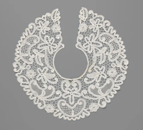 Kraag van kloskant met grote c-voluten en sterbloemen by anonymous, textile, 1896-1906