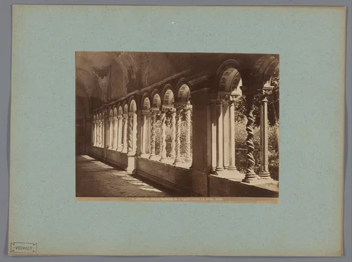 Kloostergang in de Sint-Paulus buiten de Muren te Rome by anonymous, photograph, 1851-1900