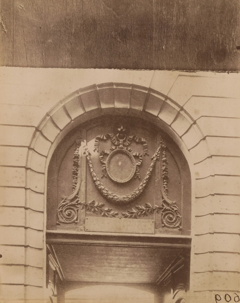 Hôtel de Maillé 10, rue Charles V. by Eugène Atget, photograph, 1908