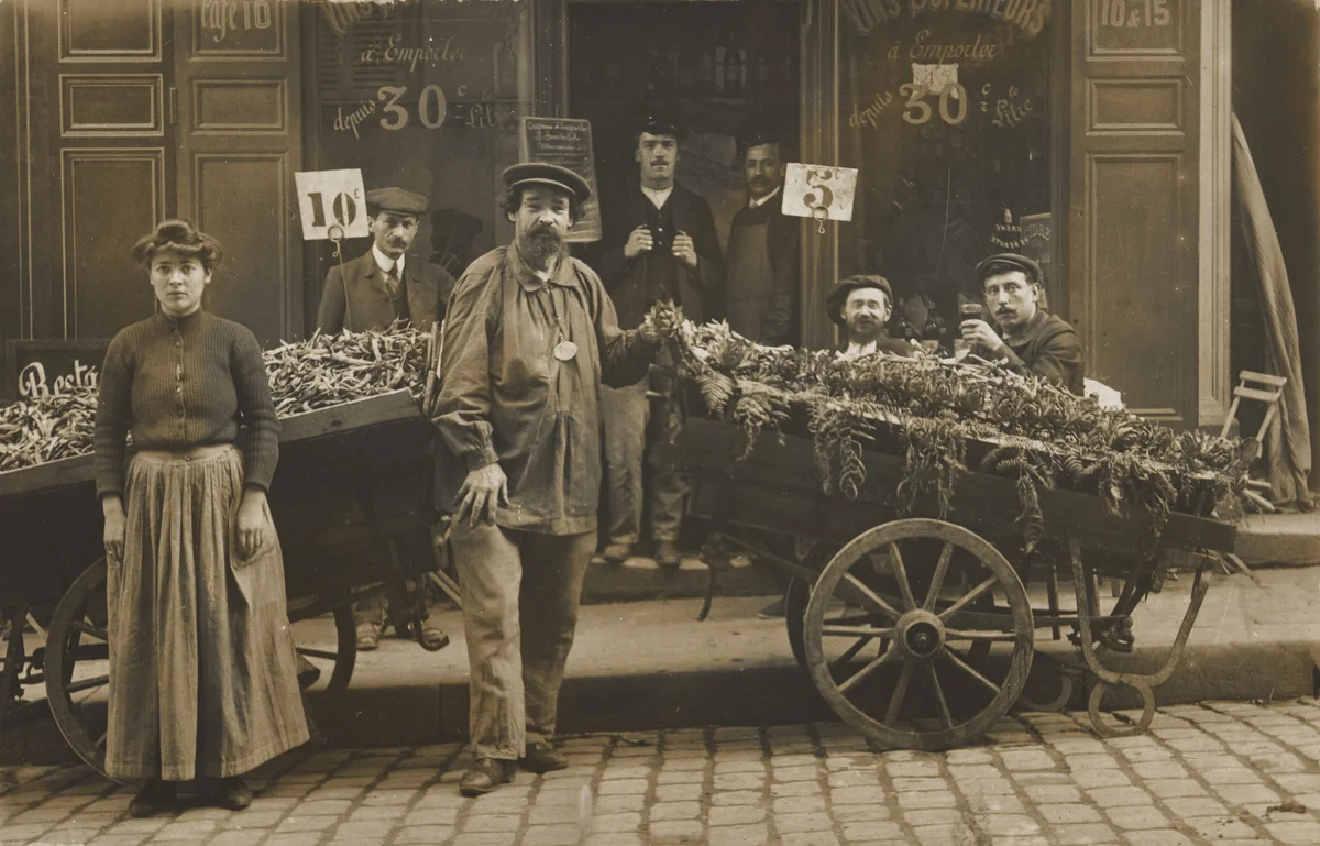 Marchands d’artichauts et de haricots by Unidentified Photographer, photograph, 1910
