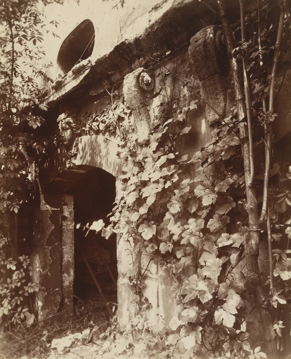 Pavillon de Julienne, ruelle des Gobelins by Eugène Atget, photograph, 1922