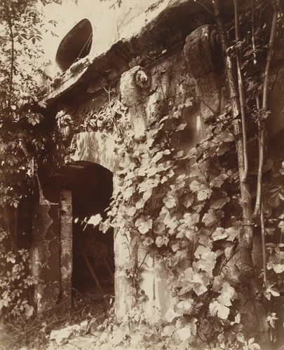 Pavillon de Julienne, ruelle des Gobelins by Eugène Atget, photograph, 1922