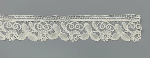 Strook kloskant met grof drieblad by anonymous, other, 1875-1899