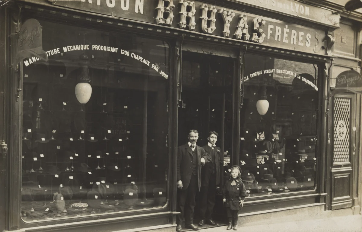 Chapellerie Bruyas Frères, Manufacture mécanique, produisant 1200 chapeaux par jour, 8, rue de la Barre, Lyon by Unidentified Photographer, photograph, 1905
