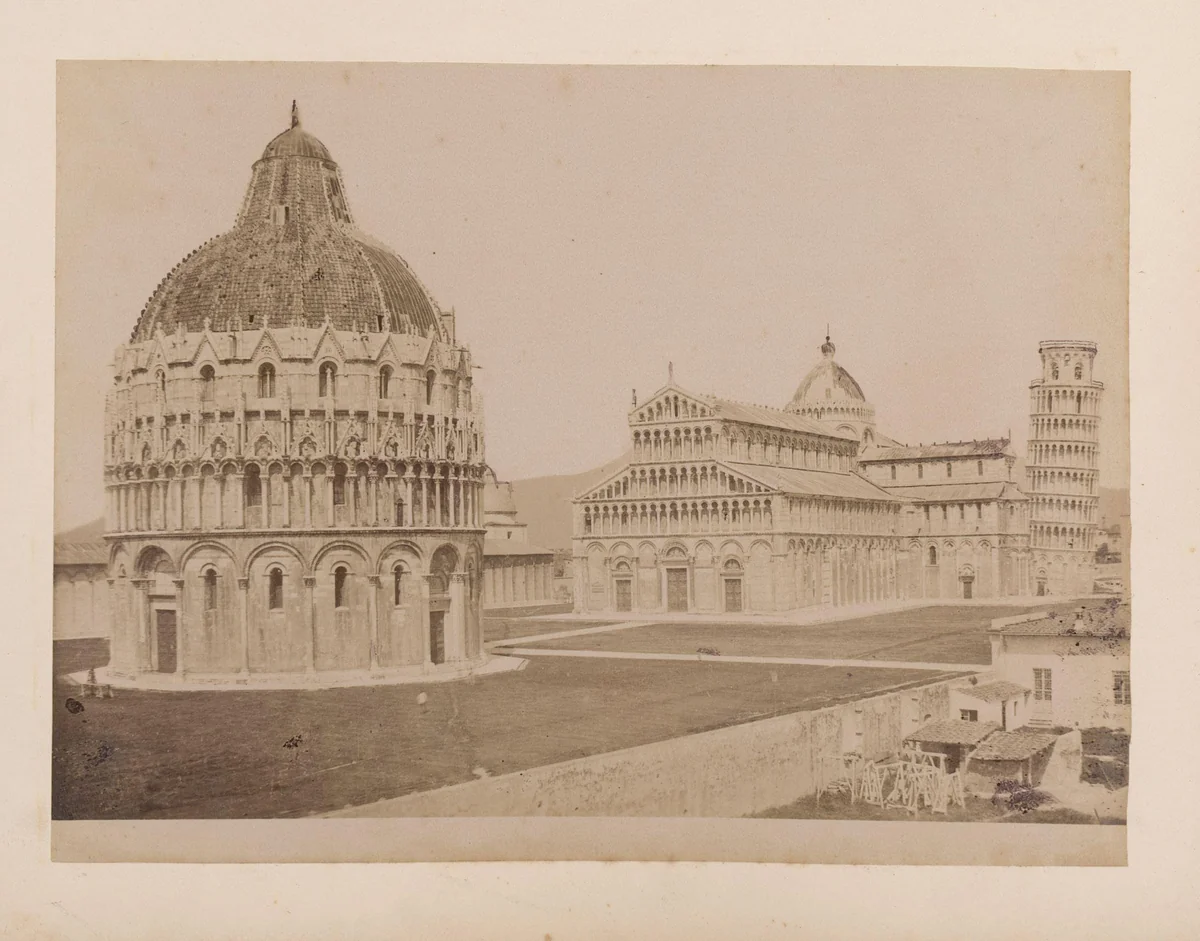 Gezicht op het Baptisterium, de kathedraal en de Toren van Pisa, Italië by anonymous, book, 1860-1880