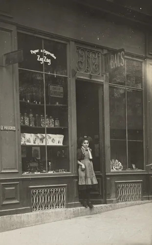Tabacs, Papier à cigarettes Zig Zag by Unidentified Photographer, photograph, 1905