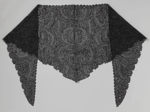 Sjaal van kloskant met bliksemschichten by anonymous, textile, 1875-1899
