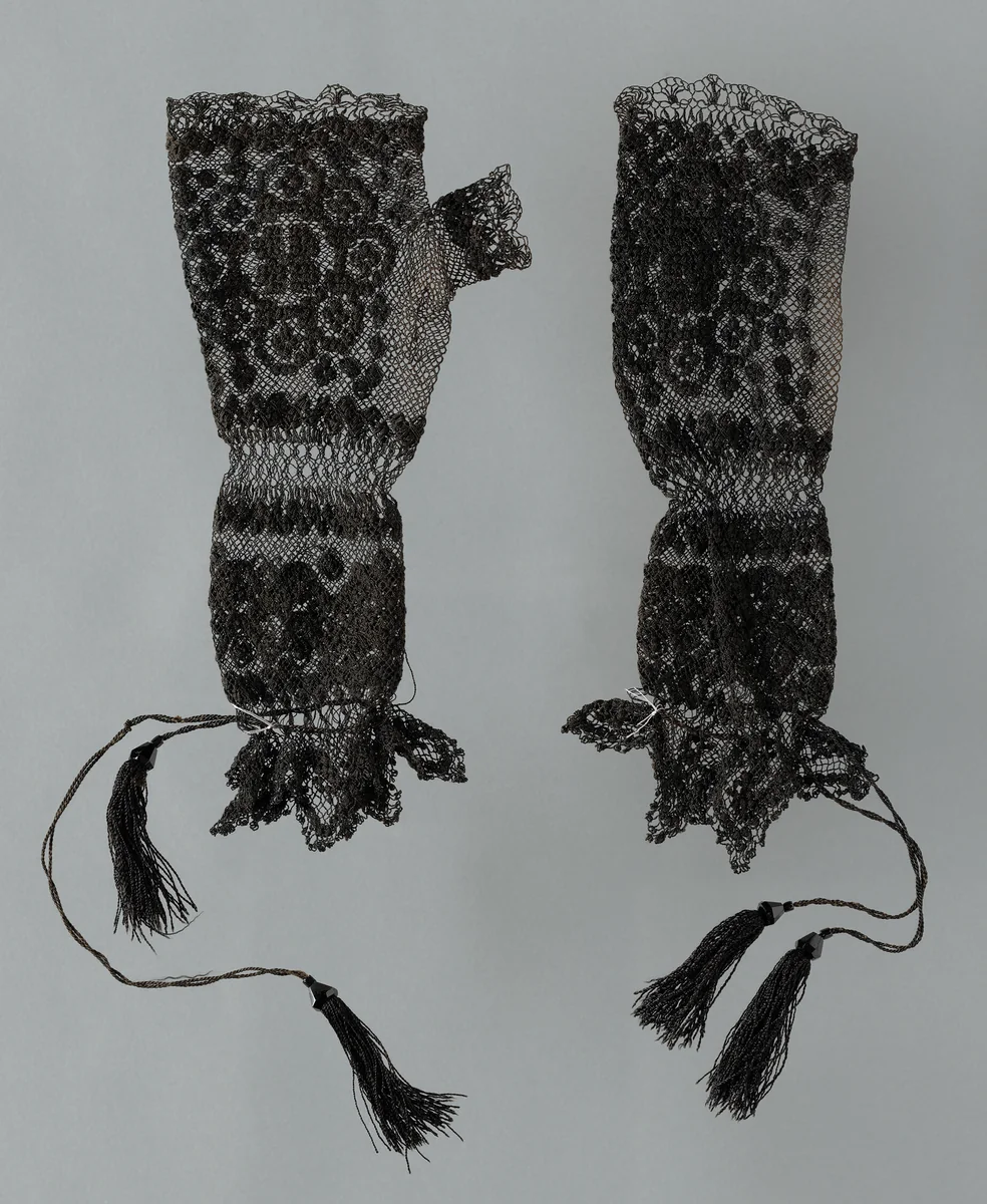 Pair of Mittens by United States, textile, 1850-1900