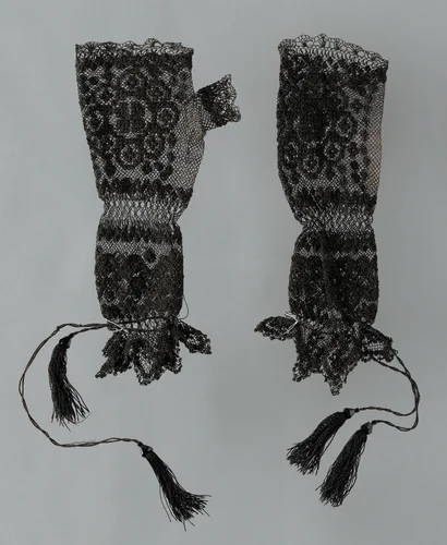 Pair of Mittens by United States, textile, 1850-1900