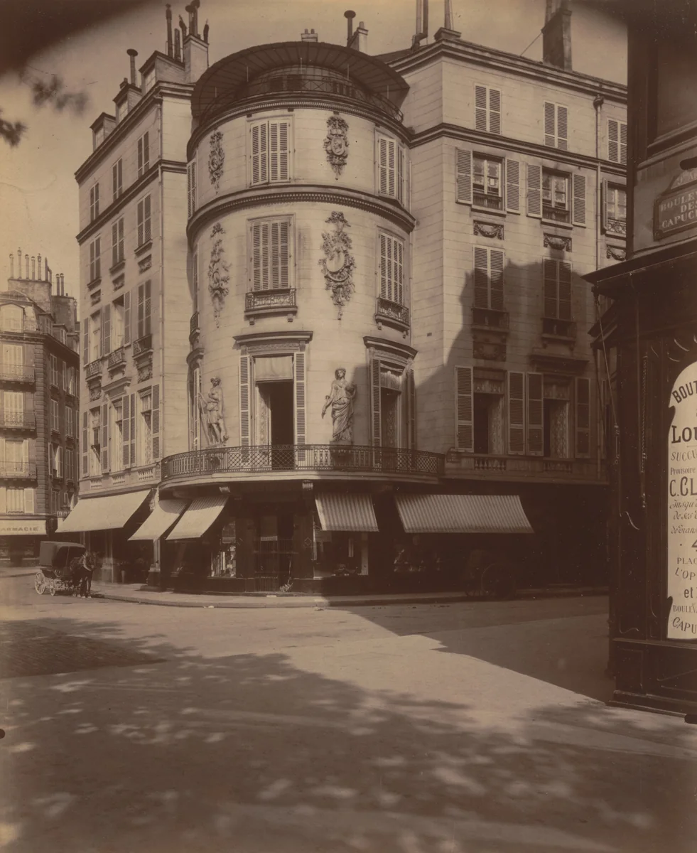 Maison coin Boulevard de la Madeleine et [rue de la] Caumartin by Eugène Atget, photograph, 1903