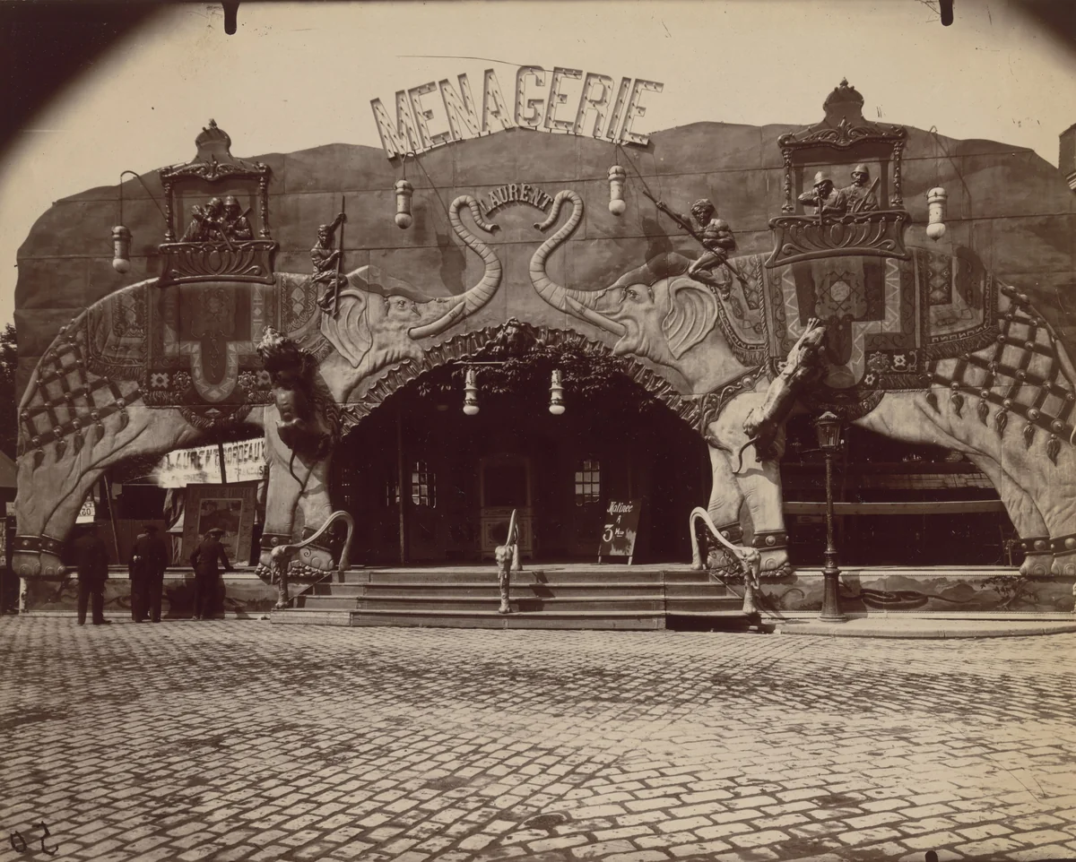 Fête du Trône by Eugène Atget, photograph, 1914
