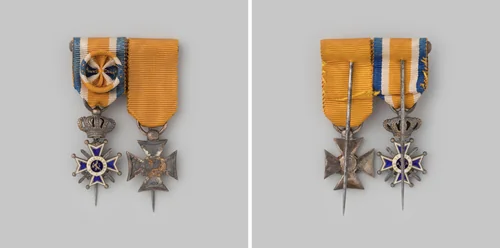 Officierskruis in de orde van Oranje-Nassau, met de zwaarden, met ereteken voor dertigjarige dienst als officier bij de schutterij te Amsterdam, gedragen door A. Mendes da Costa, luitenant-kolonel by anonymous, metalwork, 1892