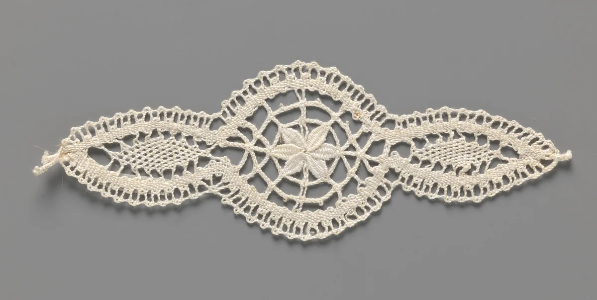 Motief van kloskant in de vorm van een cirkel met aan weerzijden een spitsovaal by Sophia Gerardine Cenijn-Smit, other, 1914