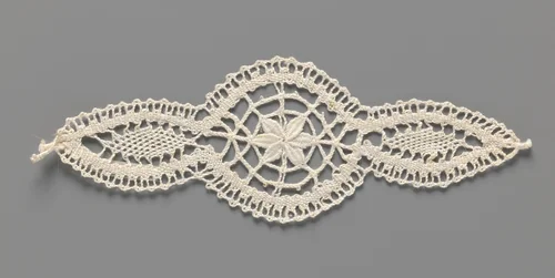 Motief van kloskant in de vorm van een cirkel met aan weerzijden een spitsovaal by Sophia Gerardine Cenijn-Smit, other, 1914