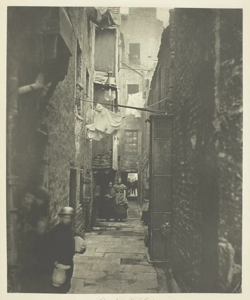 Close No. 37 High Street by Thomas Annan, photograph, 1868