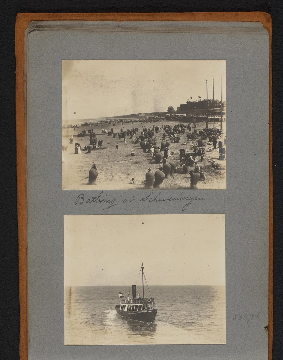 Gezicht op het strand in Scheveningen met mensen in strandstoelen en een stoomboot te water by Jan van der Mey, book, 1902