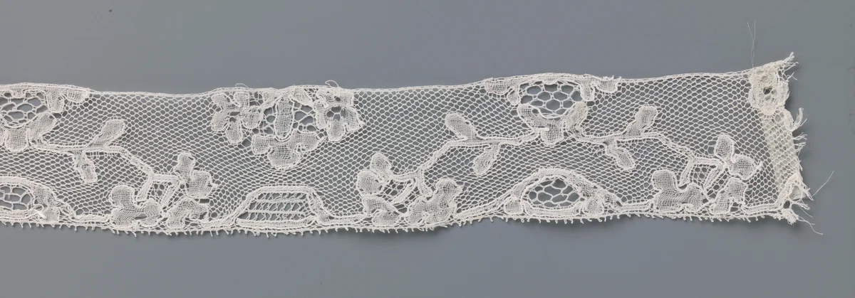 Strook kloskant met boogje van takken vanuit driehoekig cartouche by anonymous, other, 1750-1770