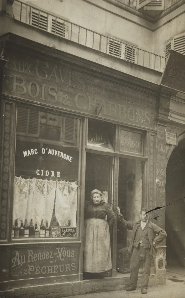 Aux caves des familles, Paris by Unidentified Photographer, photograph, 1909