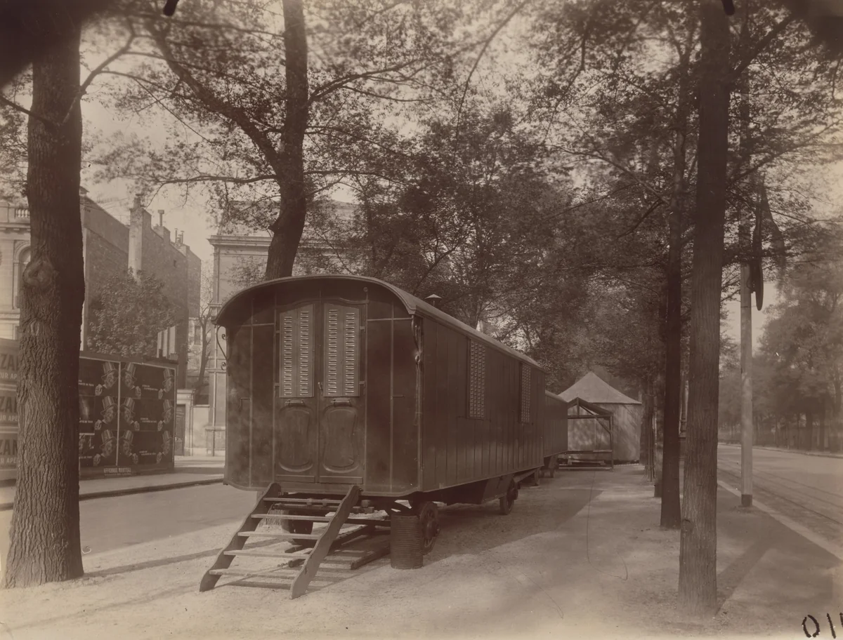 Fête des Invalides by Eugène Atget, photograph, 1926