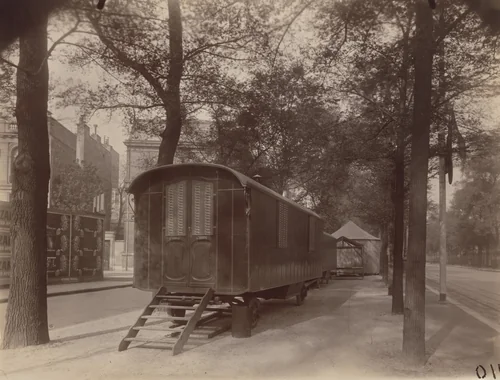 Fête des Invalides by Eugène Atget, photograph, 1926