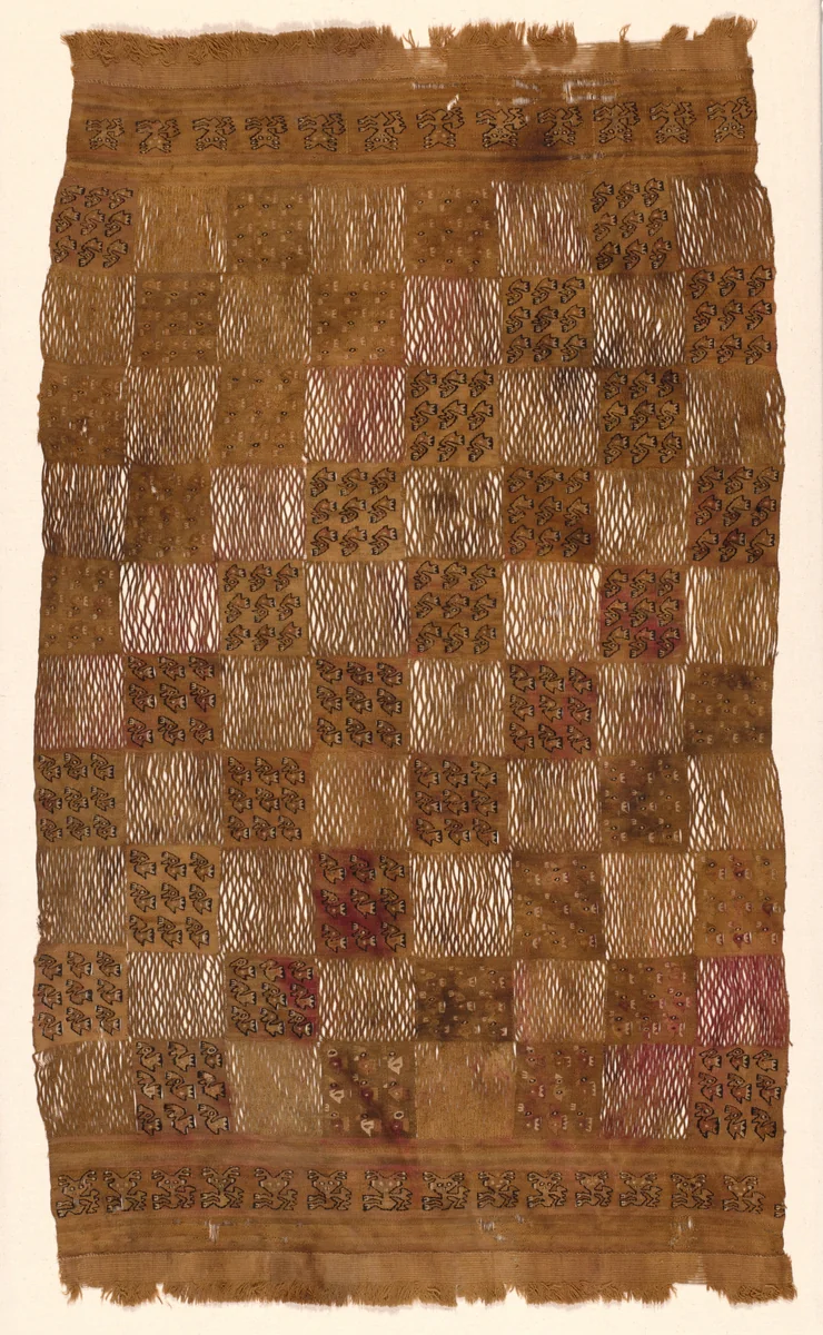 Tunic shoulder fragment by Chancay, textile, 1000-1476