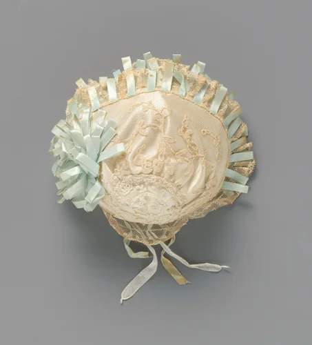 Muts van applicatiekant met blauwe lintjes by anonymous, other, 1850