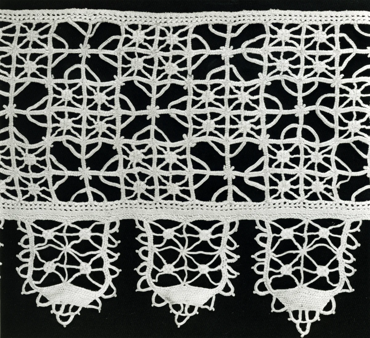 Border by Italy, textile, 1875-1900