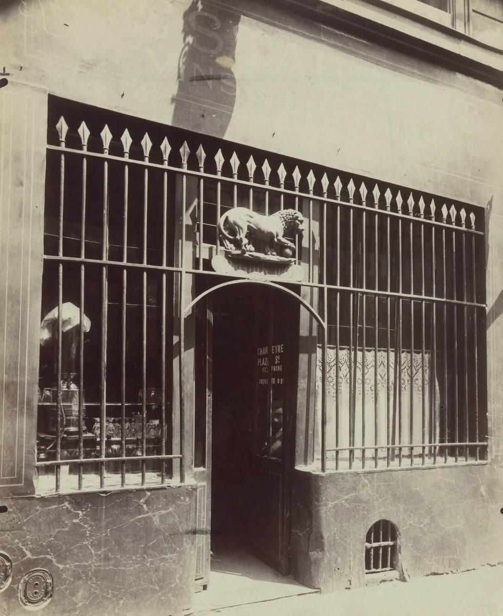 Rue de Lappe by Eugène Atget, photograph, 1923