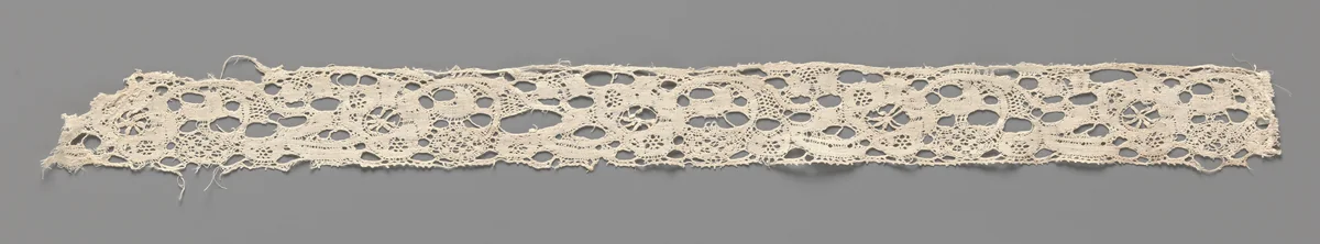 Strook kloskant met zonnetje in bloemhart en ovaalvormige tussenruimtes by anonymous, other, 1650-1699