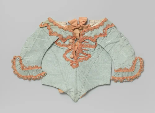 Een kinderlijf van lichtblauw moiré-zijde en zalmkleurig passement met linten by anonymous, other, 1740-1760