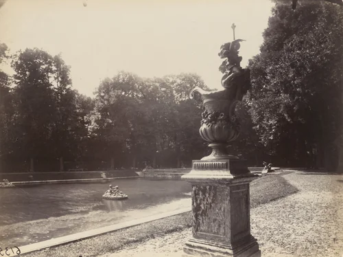Grand Trianon -- Vase en Plomb par le Lorrain by Eugène Atget, photograph, 1901