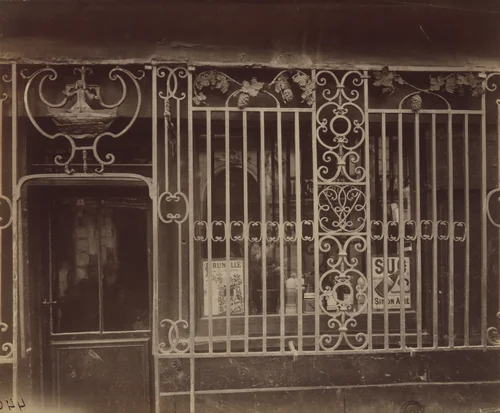 À la Grace de Dieu, rue Montmartre, 121 by Eugène Atget, photograph, 1902