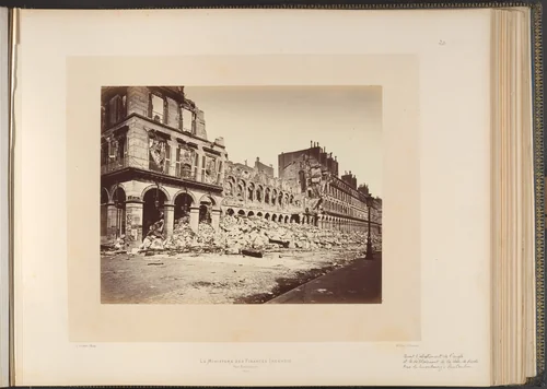 Finance Ministry, Burned. Exterior View by Alphonse J. Liébert, photograph, 1871