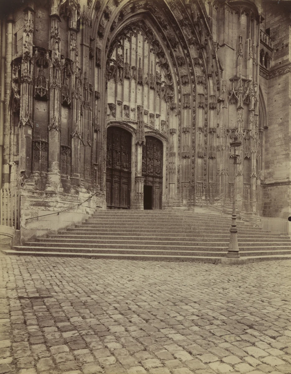 Beauvais. Portail cathédrale by Eugène Atget, photograph, 1904