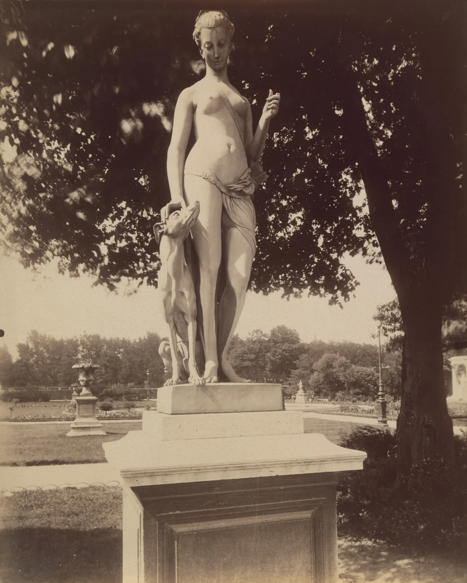 Tuileries - statue / par l'Eveque by Eugène Atget, photograph, 1911