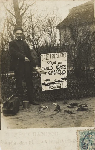 Publicité pour le dératiseur, Villejuif by Unidentified Photographer, photograph, 1906