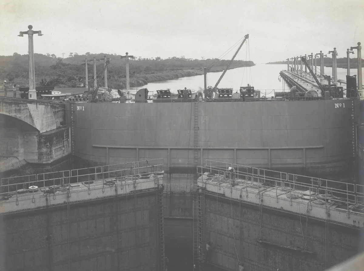 Gatum Locks. Lock entrance caisson in place in lower-west chamber by Unidentified Photographer, photograph, 1915
