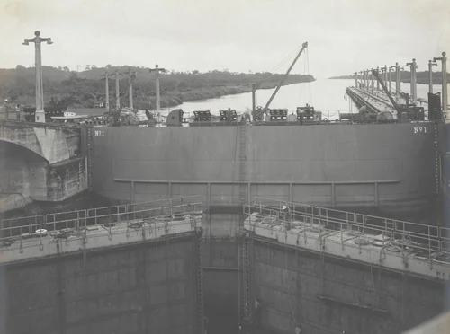 Gatum Locks. Lock entrance caisson in place in lower-west chamber by Unidentified Photographer, photograph, 1915