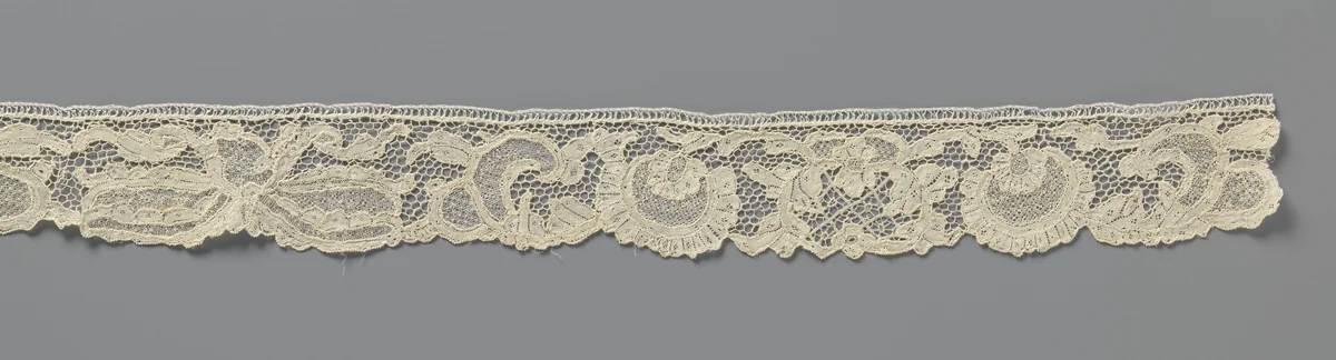 Strook naaldkant met symmetrisch versierde ovalen by anonymous, other, 1710-1730