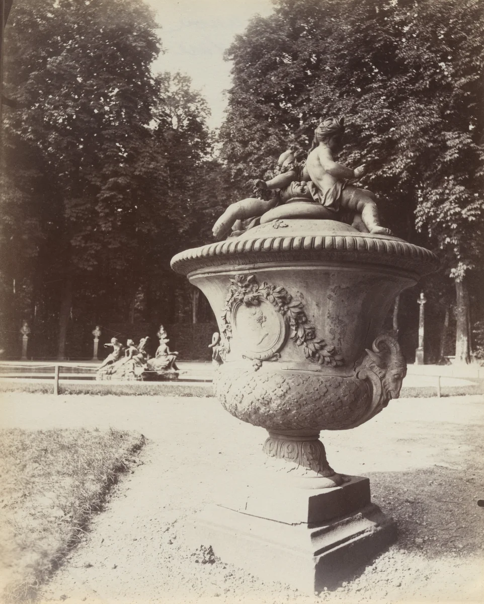 Grand Trianon -- Vase by Eugène Atget, photograph, 1901