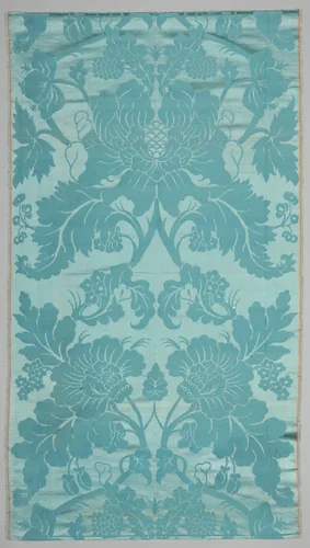 Fragment lichtblauwe zijdedamast met floraal patroon en vruchten by anonymous, textile, 1700-1800