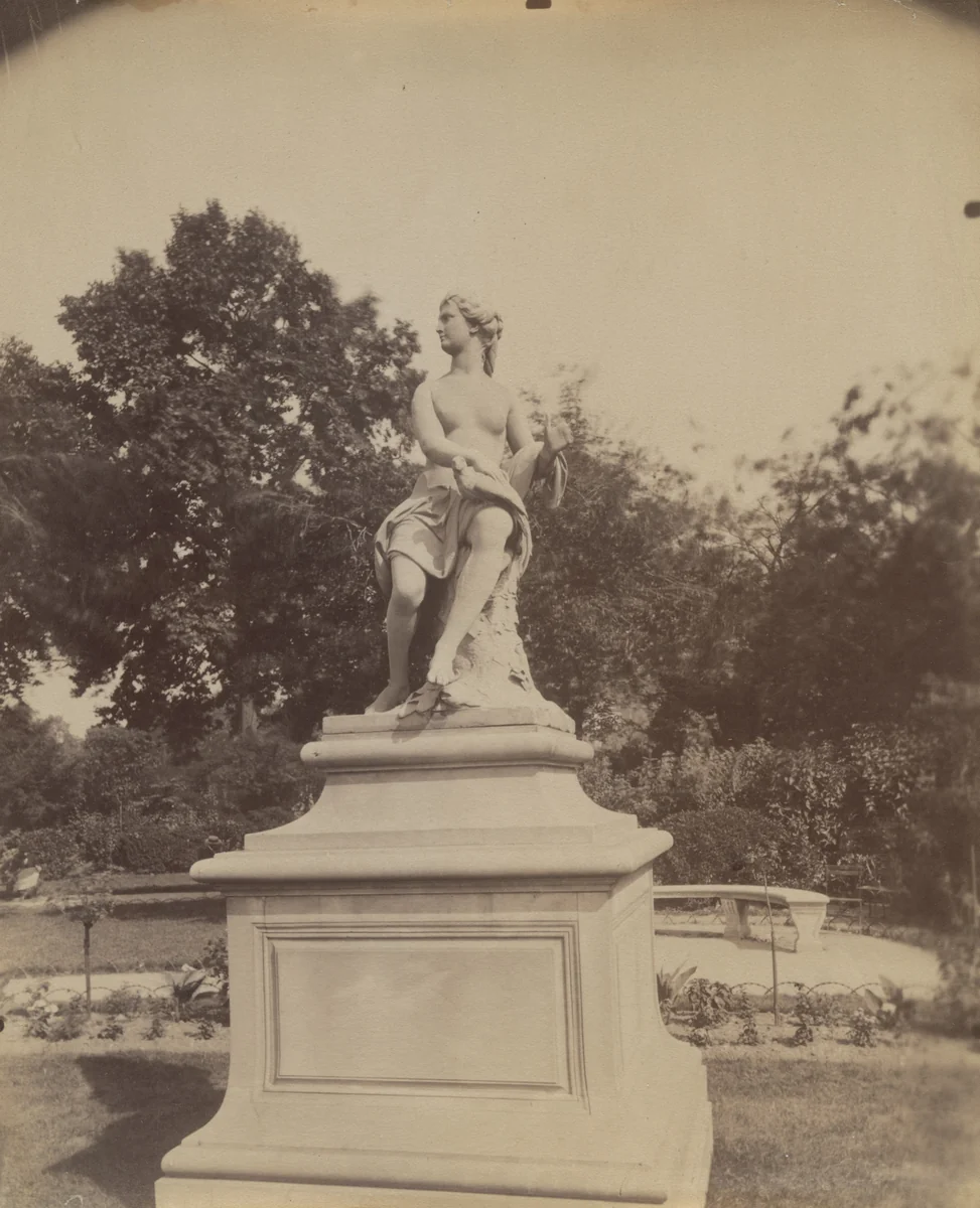 Tuileries (statue) by Eugène Atget, photograph, 1911
