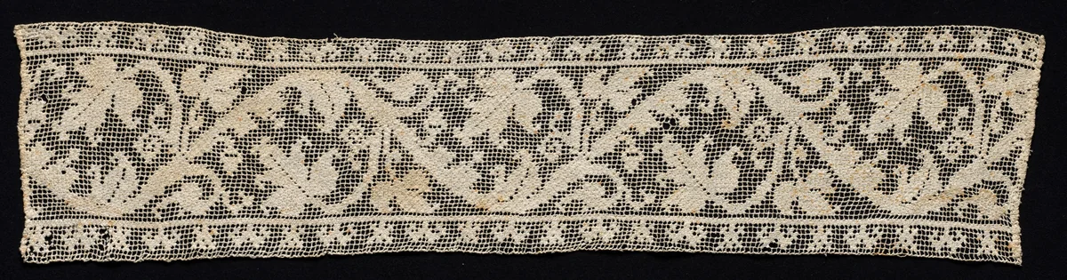 Fragment of a Band with Vine Scroll and Leaves by Unknown, textile, 1500-1699