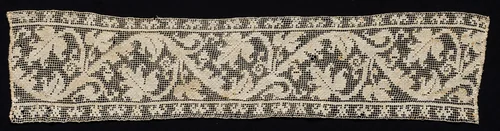 Fragment of a Band with Vine Scroll and Leaves by Unknown, textile, 1500-1699